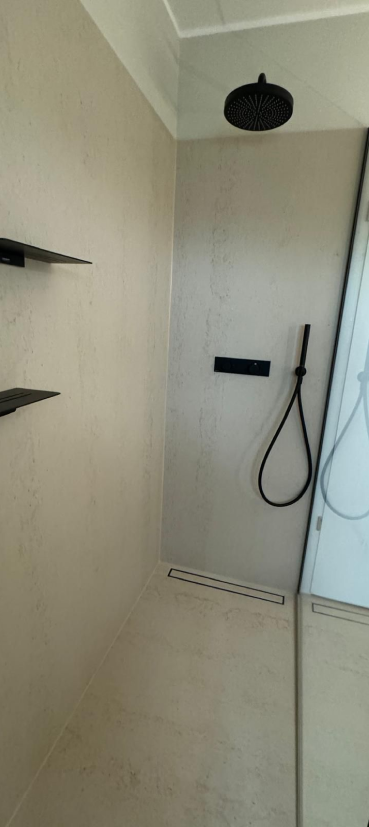 Ausschnitt aus einer Stehdusche